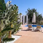 Oura Beach 홀리데이파크 *