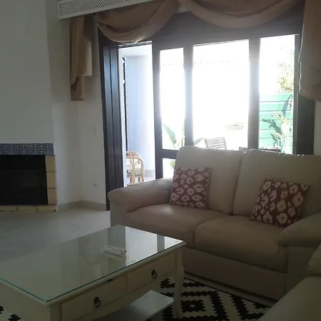 假日公园 Oura Beach